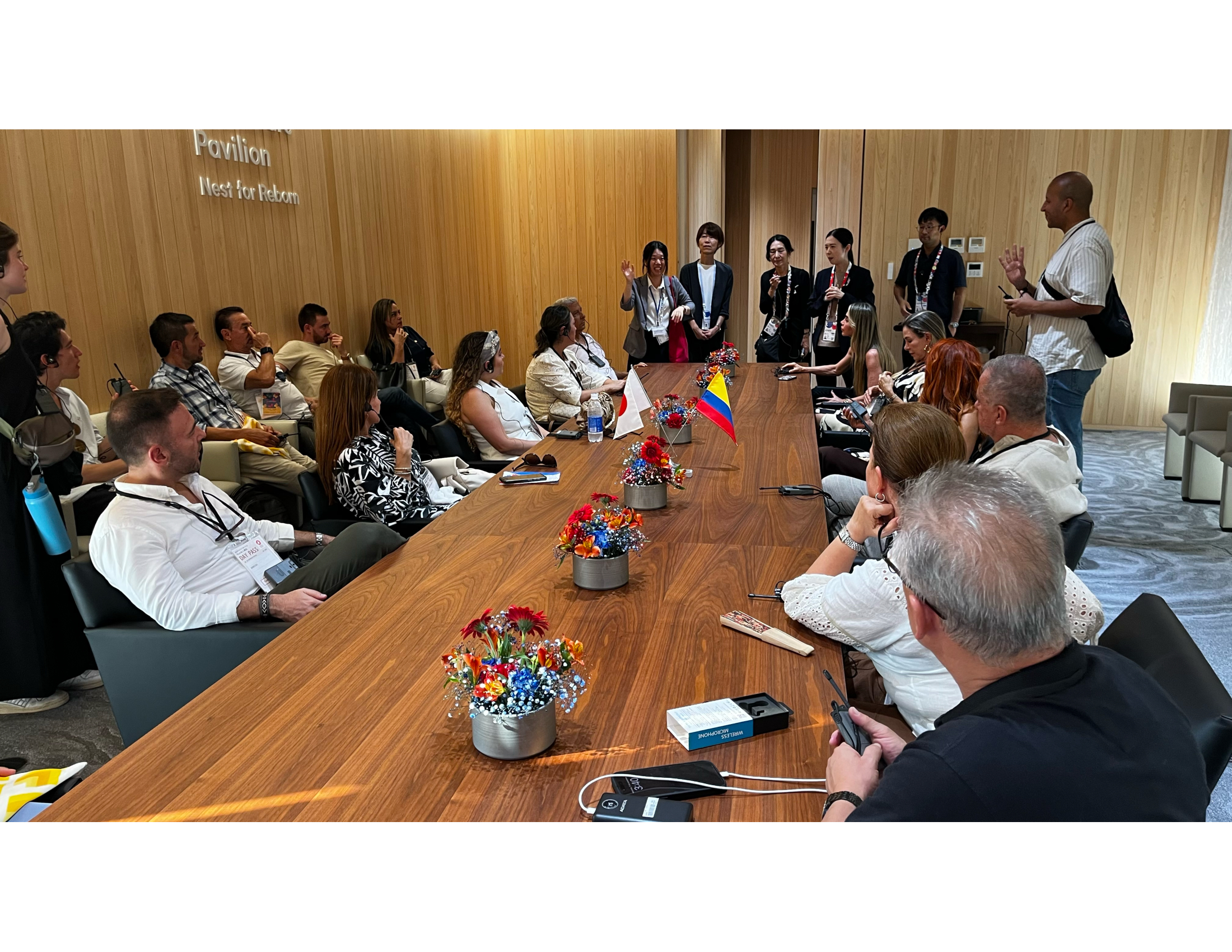 Delegación durante misión en Osaka